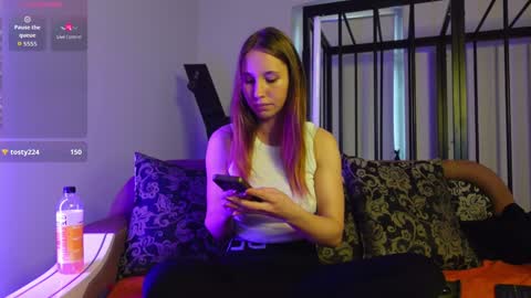 Agelina Lilly Laura online show from October 25, 1:19 pm