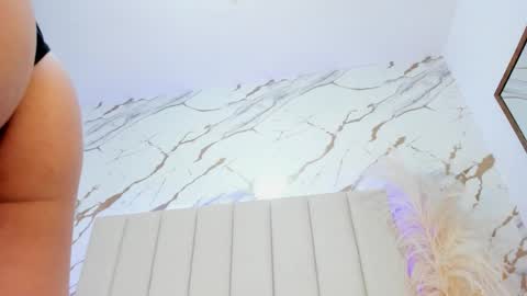 Aggy online show from November 15, 2:07 pm