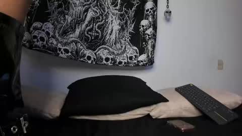 agnes_jones online show from April 22, 5:48 am