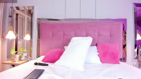 Snapshot of ahincale chatting on February 10, 8:00 pm AHINOA online show from February 10, 8:00 pm