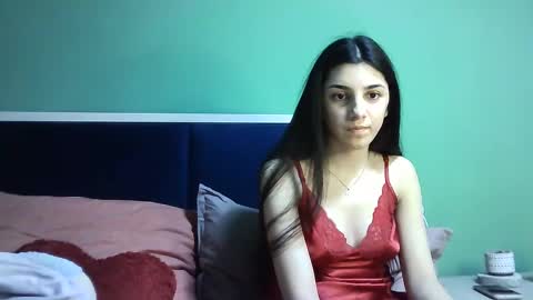 Snapshot of ahotkitty18 chatting on January 3, 3:44 pm Selena online show from January 3, 3:44 pm