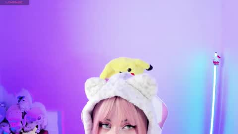 Snapshot of ahri_elderwood chatting on October 6, 4:40 am Ahri help me get to 100  online show from October 6, 4:40 am
