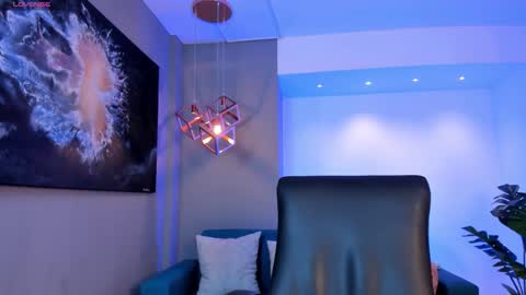 aidajoness online show from December 2, 11:34 am