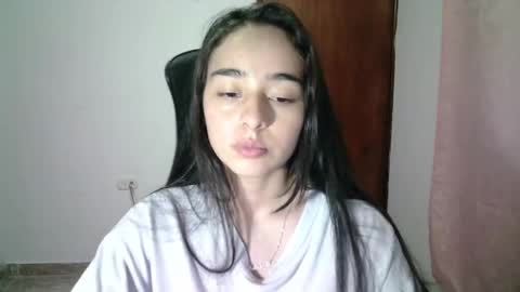 Snapshot of aineangeel chatting on October 28, 1:44 am AINE online show from October 28, 1:44 am