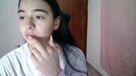 Snapshot of aineangeel chatting on September 29, 1:11 am AINE online show from September 29, 1:11 am