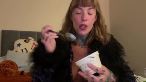 Airgead online show from November 24, 10:45 pm