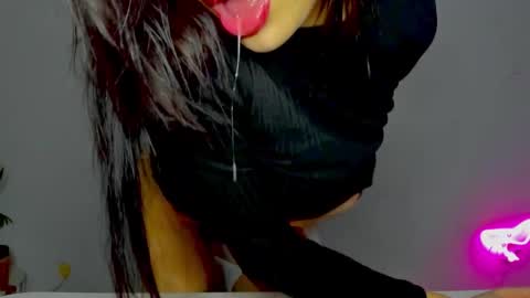 aishamissx online show from December 12, 11:58 pm