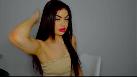 aishamissx online show from December 4, 7:34 pm