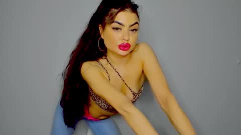 aishamissx online show from December 11, 2:09 am