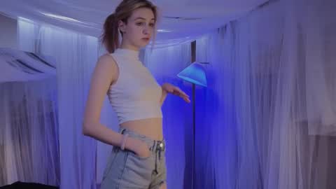 aishiro online show from November 25, 6:15 am