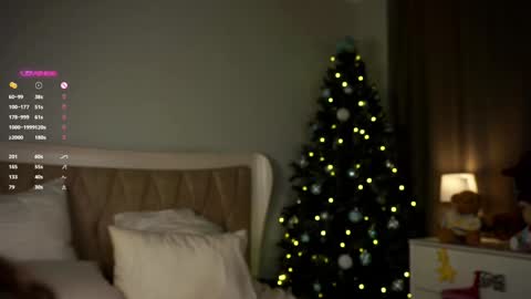 Snapshot of aislyfarran chatting on December 25, 1:10 am Aliza online show from December 25, 1:10 am