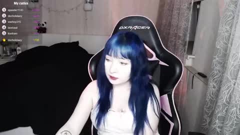 akirahartyx online show from April 14, 4:40 pm