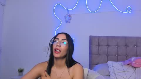 Alaia Alegria online show from March 7, 5:03 am