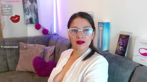 Alana  online show from April 7, 8:00 pm