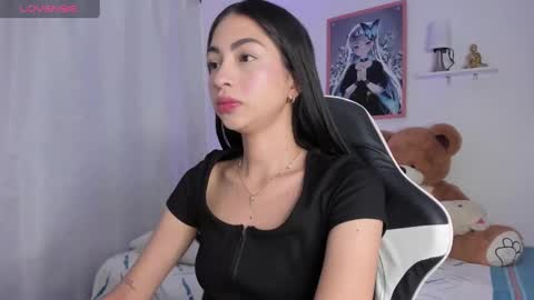 Snapshot of alannah__ chatting on February 18, 11:44 am online show from February 18, 11:44 am