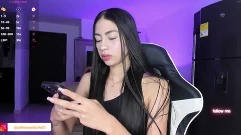 Snapshot of alannah__ chatting on January 13, 1:45 am online show from January 13, 1:45 am