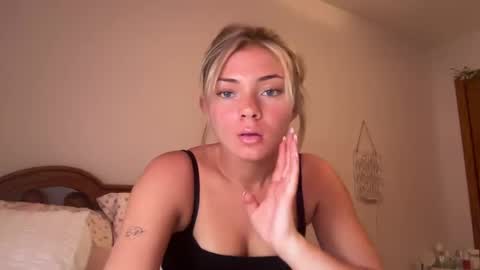 alaunaa online show from September 12, 8:49 pm