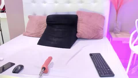 alayshajohnson online show from December 15, 8:58 pm