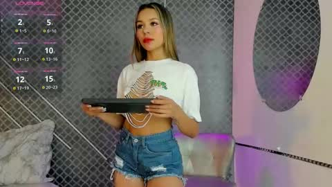 aleja_bloom online show from December 4, 11:45 am