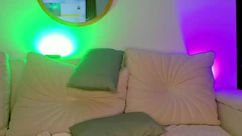 aleja_r01 online show from March 11, 3:00 am