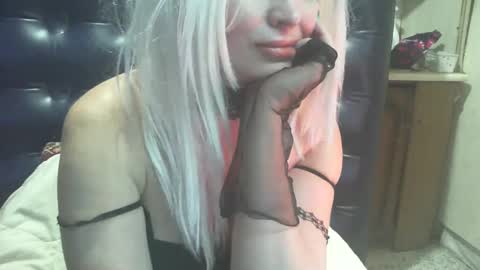 Snapshot of alenablack chatting on February 9, 5:19 am Luly online show from February 9, 5:19 am