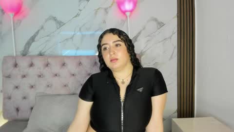 alessaleon online show from April 27, 8:06 pm