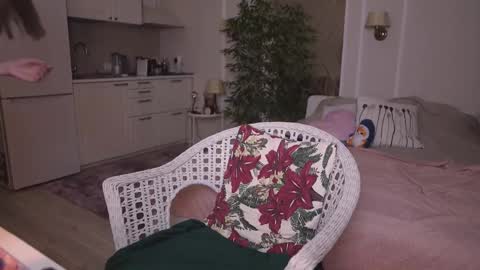 Snapshot of alexa_feels chatting on October 19, 5:15 pm Little Duck homie online show from October 19, 5:15 pm