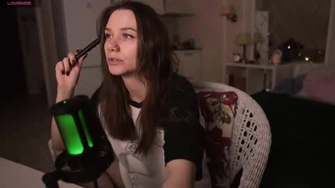 Snapshot of alexa_feels chatting on February 9, 6:26 pm Little Duck homie online show from February 9, 6:26 pm