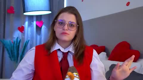 AlexaAvery online show from July 16, 6:51 am