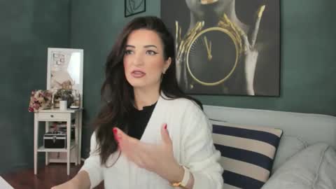 AlexaNikole online show from February 4, 9:45 am