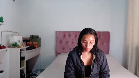 Snapshot of alia054 chatting on October 18, 12:52 pm Alia online show from October 18, 12:52 pm