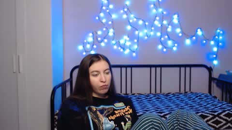 Alice online show from December 11, 6:52 pm