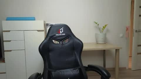 Alice online show from April 18, 7:07 pm