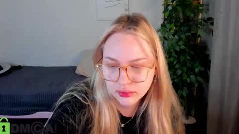 Alice online show from December 3, 10:56 pm