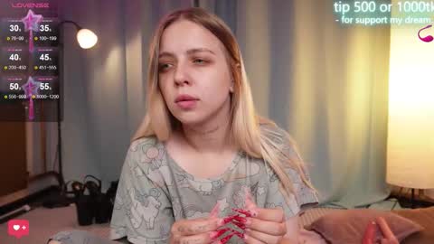 alice_halle online show from September 11, 8:14 am
