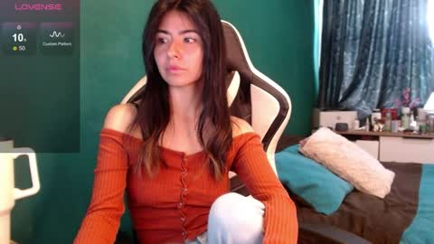 Alice online show from April 7, 2:52 pm