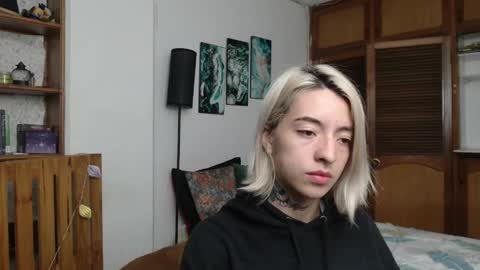 alicee_logan_ online show from April 7, 2:35 am