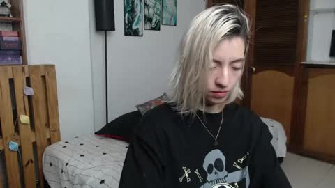 alicee_logan_ online show from June 1, 2:46 am