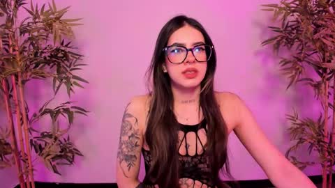 Snapshot of alicee_vixen chatting on October 7, 12:31 pm Alice online show from October 7, 12:31 pm