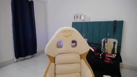 Alicia    1000 PM - 600 AM COLOMBIAN TIME online show from January 9, 11:13 pm