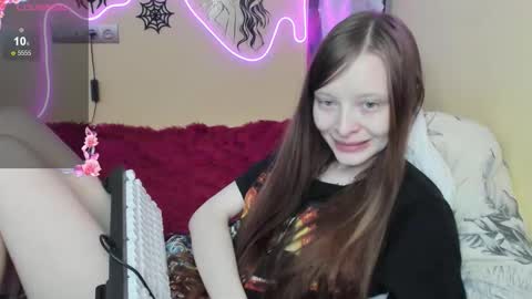 Alie online show from October 31, 4:58 am