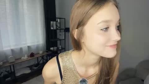 Snapshot of alicemelison chatting on October 20, 8:39 am Serena online show from October 20, 8:39 am