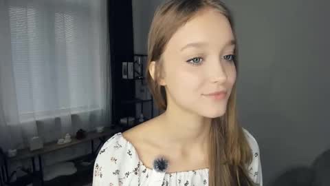 Snapshot of alicemelison chatting on October 19, 8:38 am Serena online show from October 19, 8:38 am