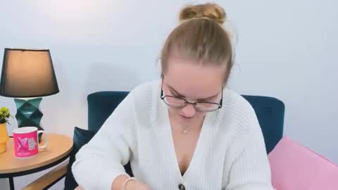 alicesensitive online show from September 18, 11:09 am