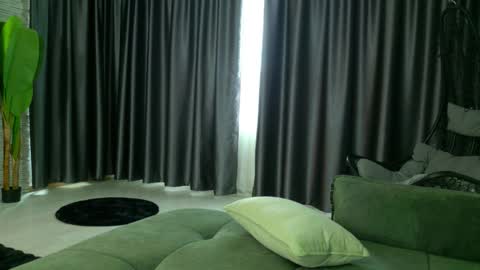 Snapshot of alicexsquirt chatting on October 11, 6:51 am Alice online show from October 11, 6:51 am