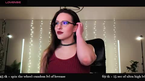 Alicia online show from April 10, 5:30 pm