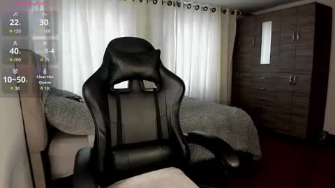 aliice_walker_ online show from November 28, 6:55 pm