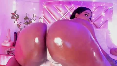 Snapshot of aliisson_cruz chatting on February 24, 4:47 pm Alisson online show from February 24, 4:47 pm