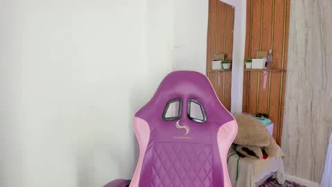 alika online show from November 6, 2:01 pm