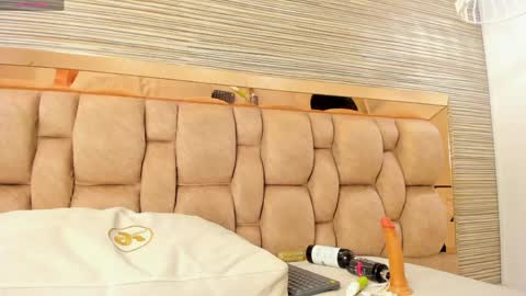  ALIKA BROWN  online show from April 11, 7:45 am